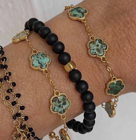 Bracelets roses et blancs